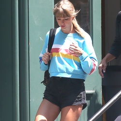 08-07 - Leaving her apartment in New York City - New York